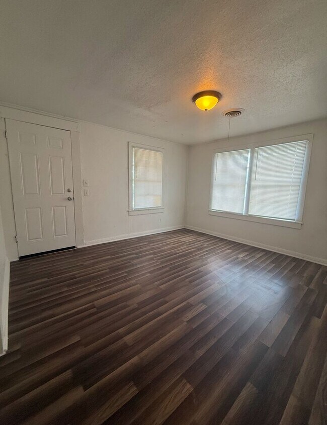 Foto del edificio - Secluded 3 bed/one bath home available today!