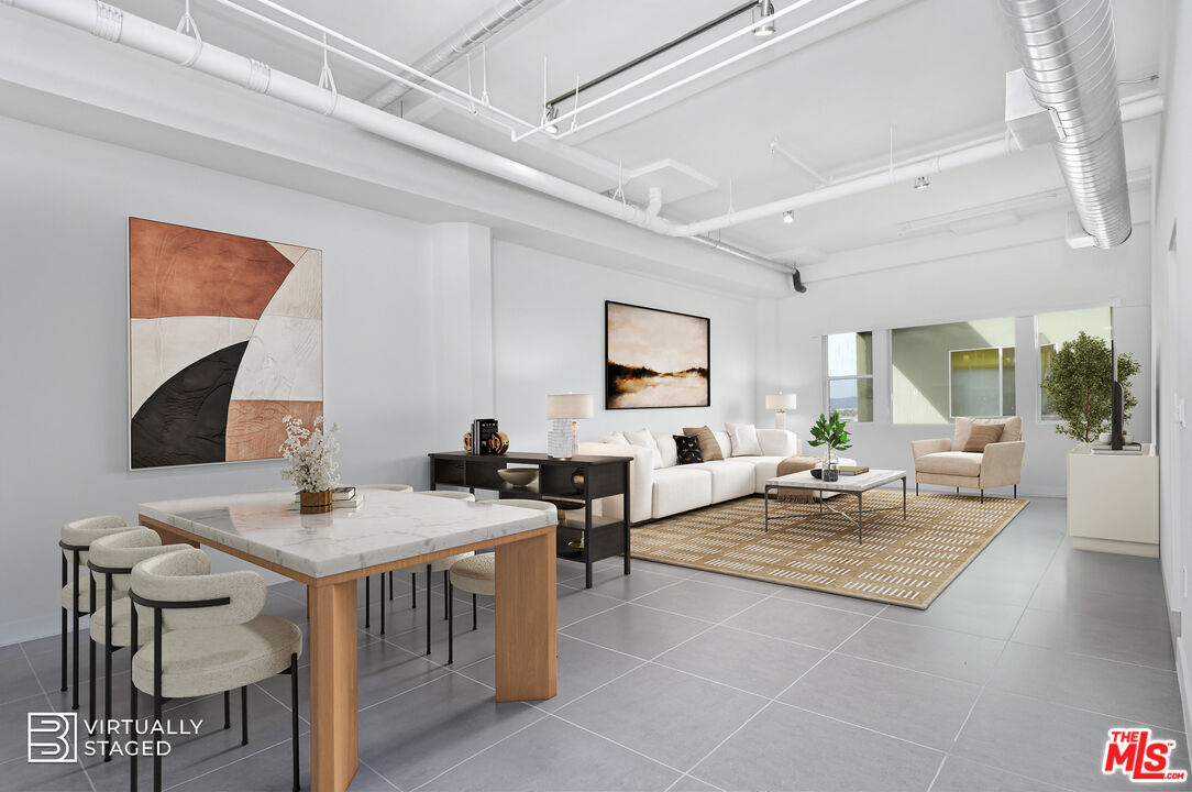 Foto principal - 939 S Broadway