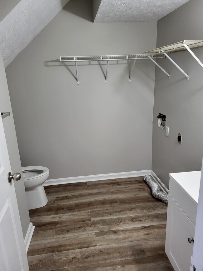 Foto del edificio - 217 Churchill Dr