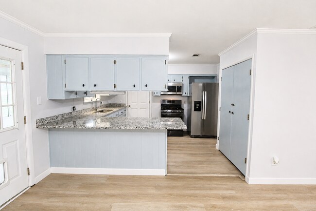 Foto del edificio - Spacious 4BR, 2BA Central Pensacola Home on a Large Corner Lot with Sunroom & 2-Car Garage