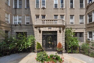 Building Photo - 811 Walton Ave