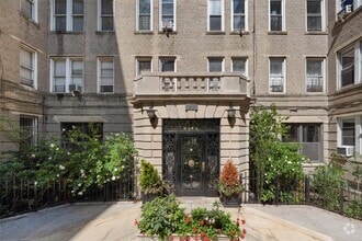 Building Photo - 811 Walton Ave