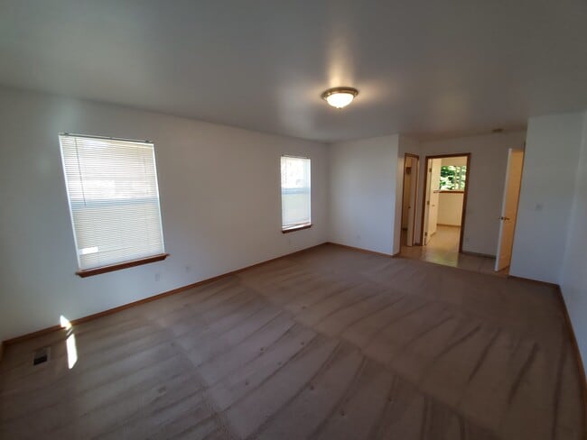 Building Photo - 6442 Shire Estate Pl NE