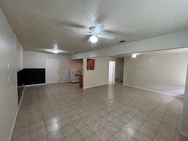 Foto del edificio - 3 Bedroom House in Garland, TX