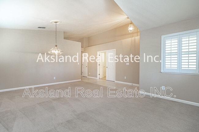 Building Photo - 1016 Schadeck St