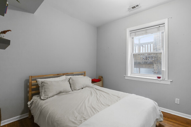 Building Photo - 1524 N Artesian Ave