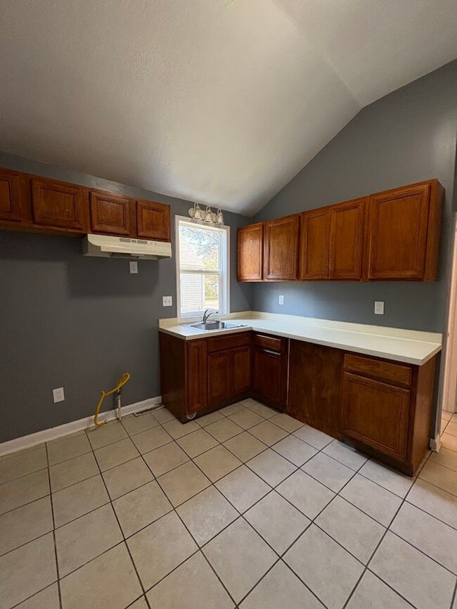 Building Photo - Two bedroom one bathroom home for rent