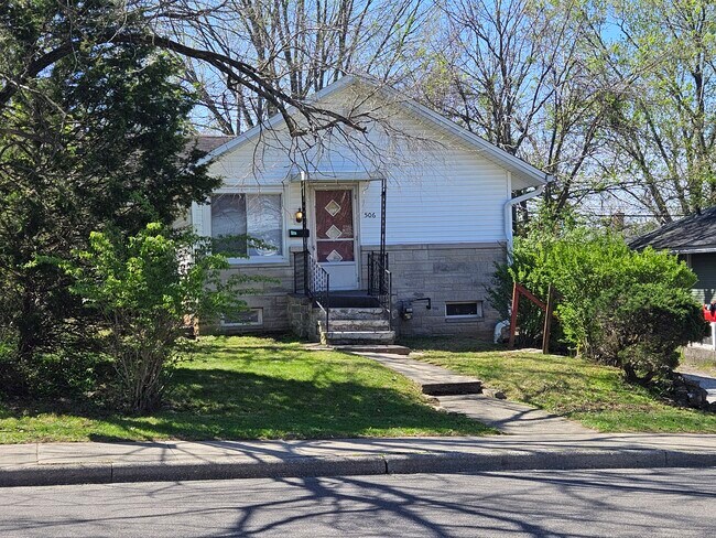 Foto del edificio - 506 E Hillside Dr