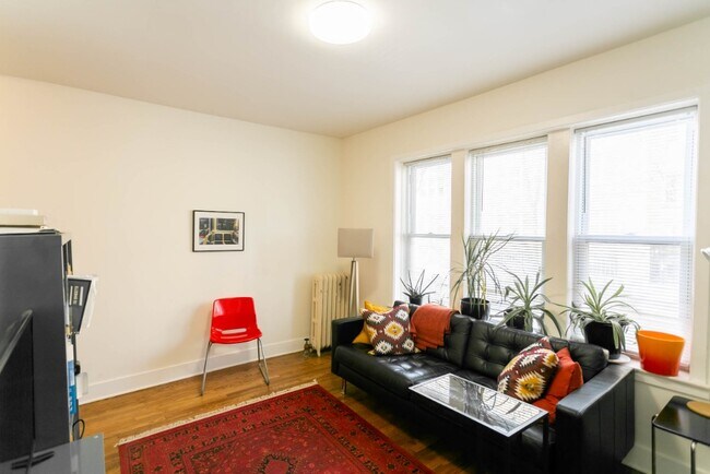 Building Photo - 4549 N Albany #1 - Available June 1