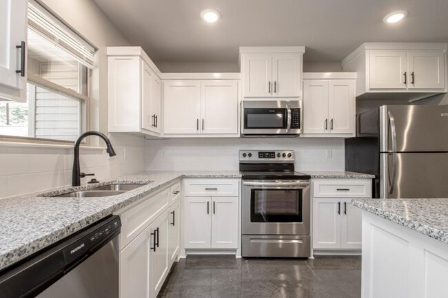 Building Photo - 106 Hemlock Ave