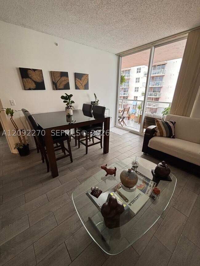 Foto del edificio - 5077 NW 7th St