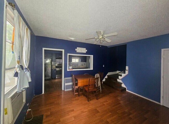 Building Photo - 321 Hiett Ave