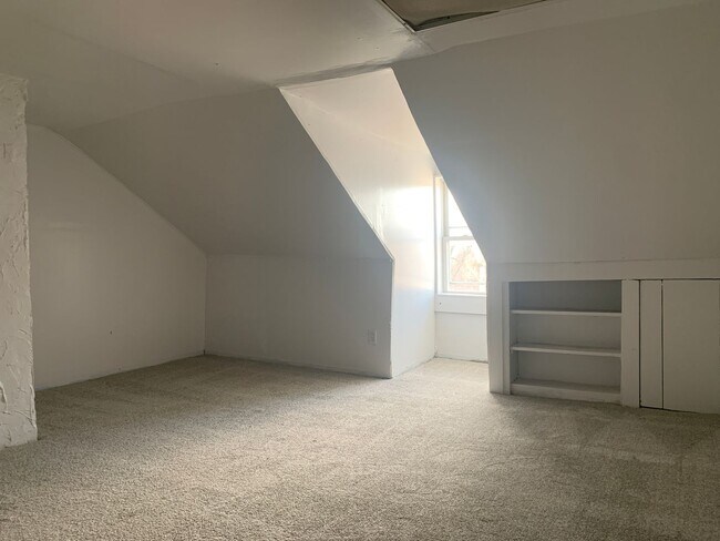 Building Photo - 4 Bedroom House Yard and Parking-York City