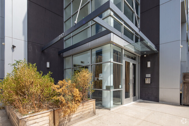 Entrance - 390 Lorimer St