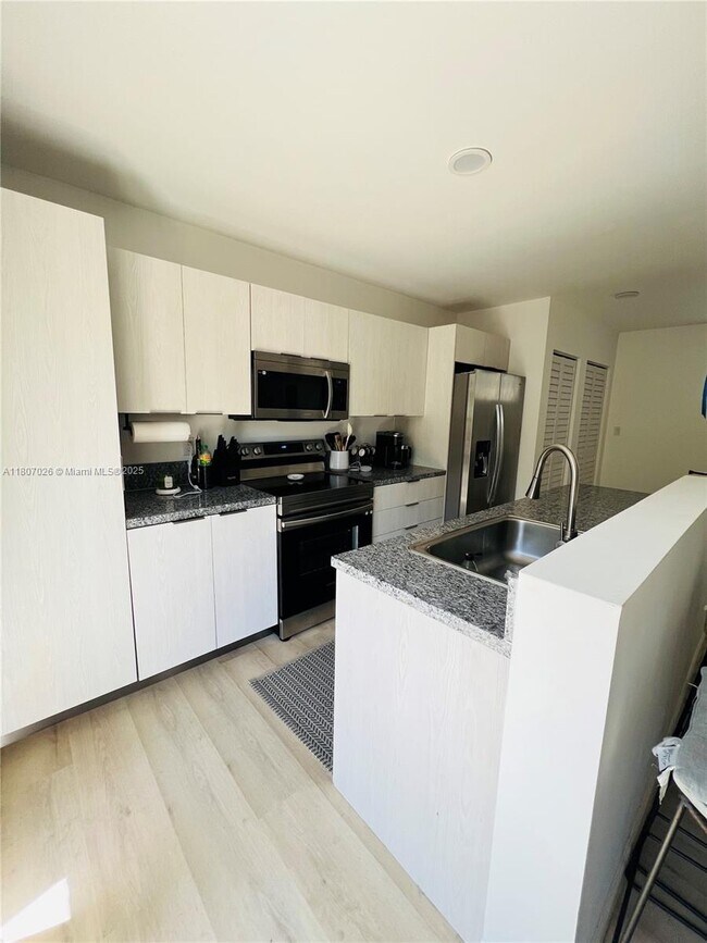 Foto del edificio - 958 NW 10th St