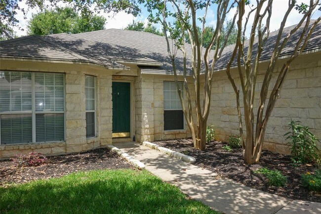 Foto del edificio - 2627 Goldfinch Dr