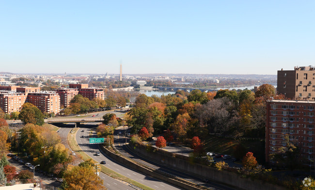 Clubroom - Views - Parc Rosslyn Apartments