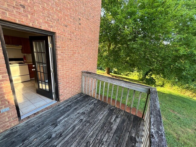 Foto del edificio - 1611 Meadow Spring Dr