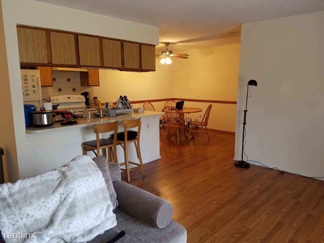 Building Photo - 2 br, 1 bath Apartment - 54 Eton Way