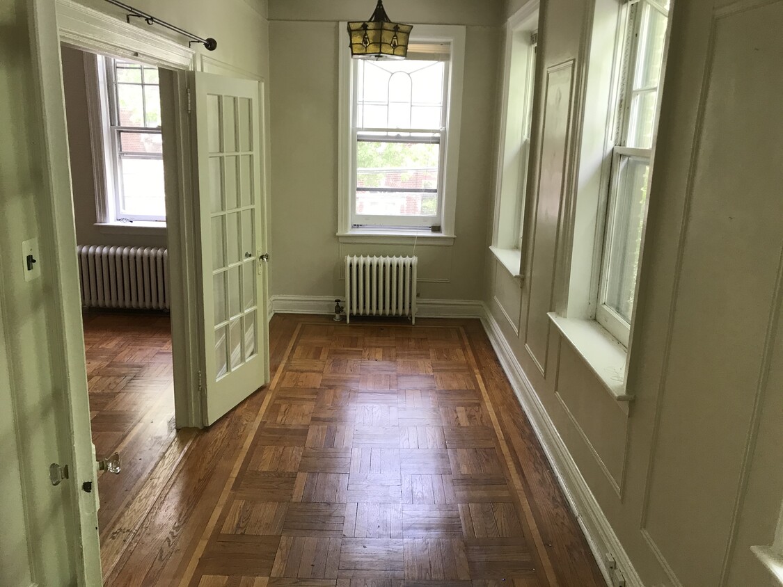 Foto principal - 6048 Delafield Ave
