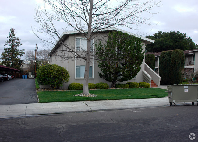 Building Photo - Plum Tree Apartments