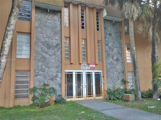 Building Photo - 1280 W 54th St