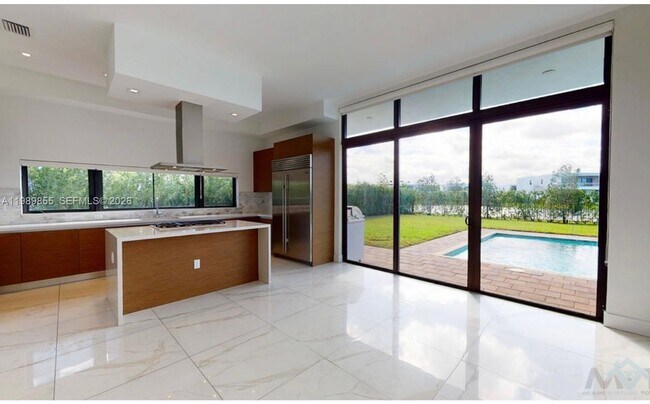 Foto del edificio - 16580 Sunset Way