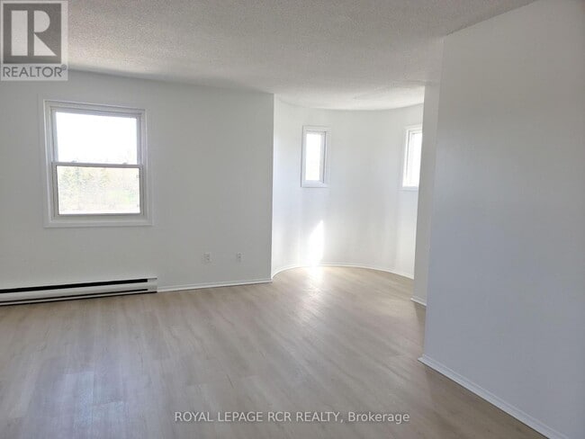 Building Photo - 2 Orchard Heights Blvd