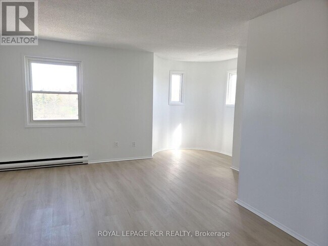 Photo du bâtiment - 2 Orchard Heights Blvd