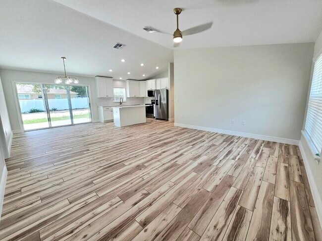 Building Photo - 11 Dogwood Drive Trail