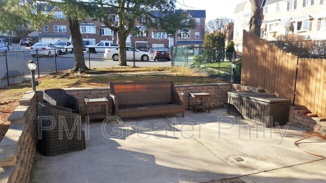 Building Photo - 4254 Lyman Dr