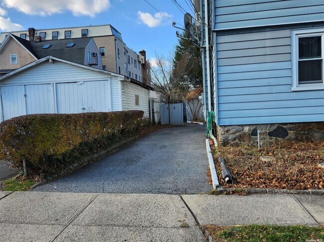 Foto del edificio - 5 Parkland Ave