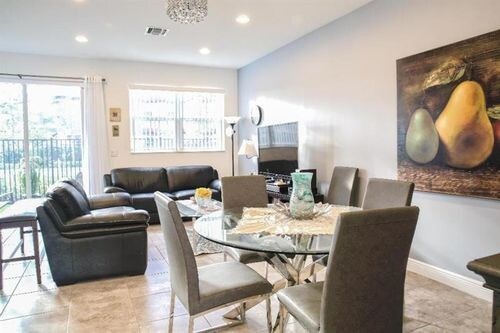 Foto principal - 6917 W Hillsboro Blvd