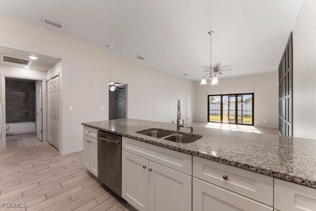 Foto del edificio - 3419 SW 8th Pl