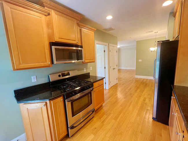 Building Photo - AVAILABLE NOW! Well-maintained 3Bed/2bath ...