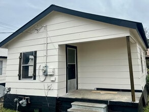 Building Photo - 718 18th St N