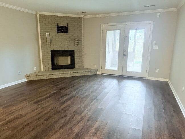 Building Photo - 1306 Leaside Ln