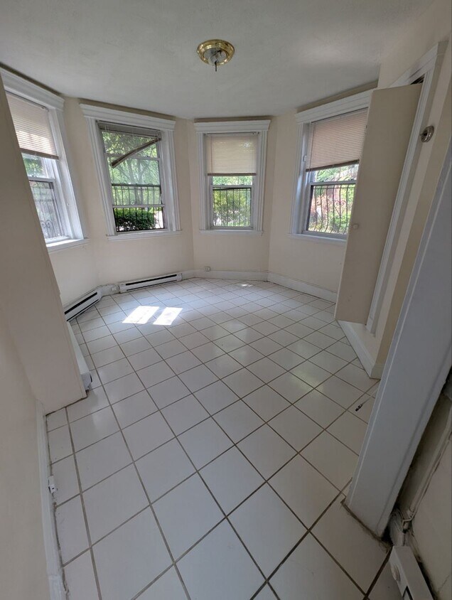 Foto principal - 382 Riverway St