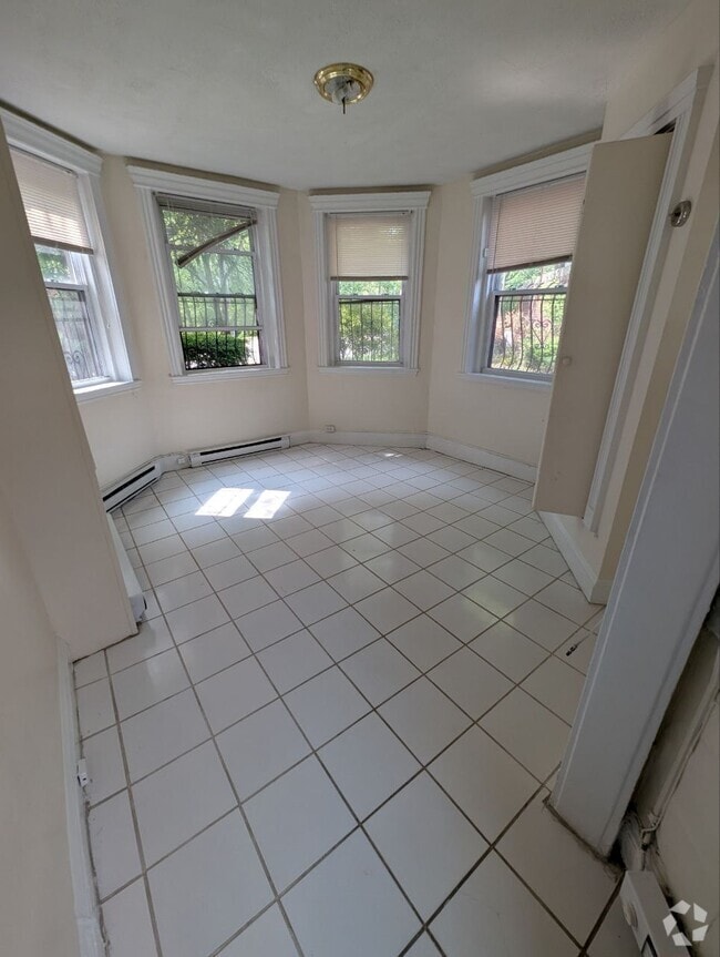 Building Photo - 382 Riverway