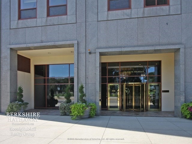 Building Photo - 910 S Michigan