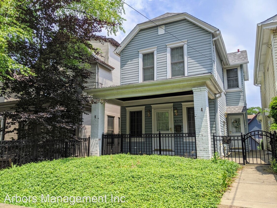 2 br, 1.5 bath House 6715 Reynolds Street House for Rent in