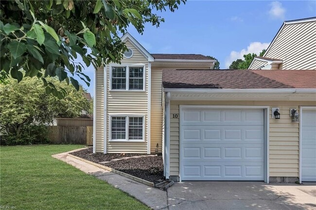 Photo - 10 Warwick Circle Unit Townhome