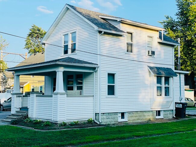 Building Photo - 411 W Sandusky St