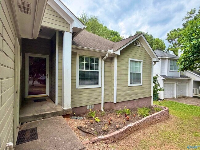 Foto del edificio - 105 Sugarwood Ct