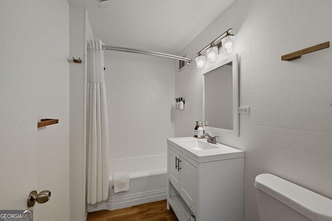 Foto del edificio - 3645 Peachtree Rd NE