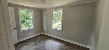 Building Photo - 107 Hollingshead Ave