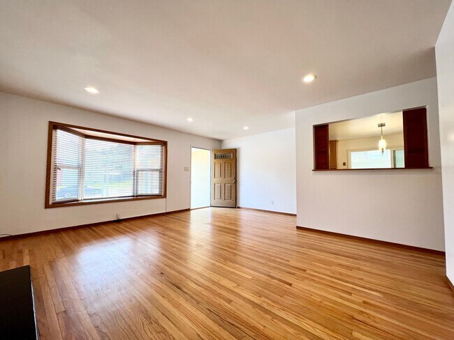 Foto del edificio - Updated 3-Bed / 2-Bath Single-Family Home!