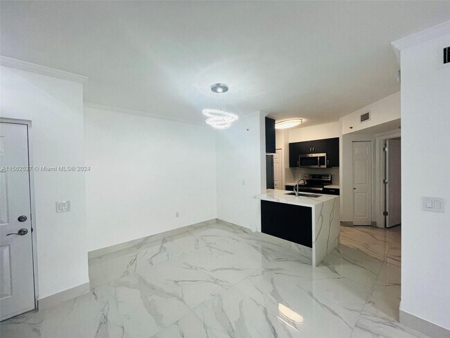 Foto del edificio - 17150 N Bay Rd