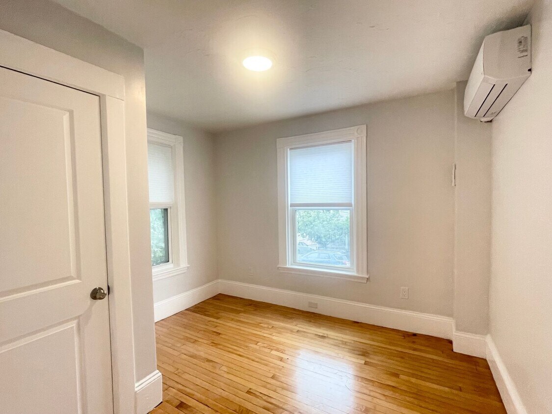 Foto principal - 129 Old Colony Ave
