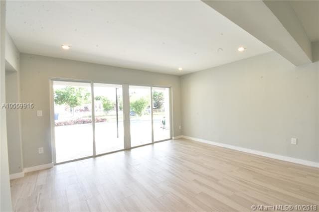 Foto del edificio - 5223 Monroe St